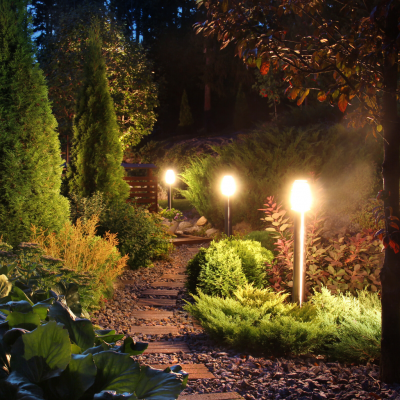 SOLAR GARDEN LIGHTS TO LIGHT UP YOUR PATHWAY